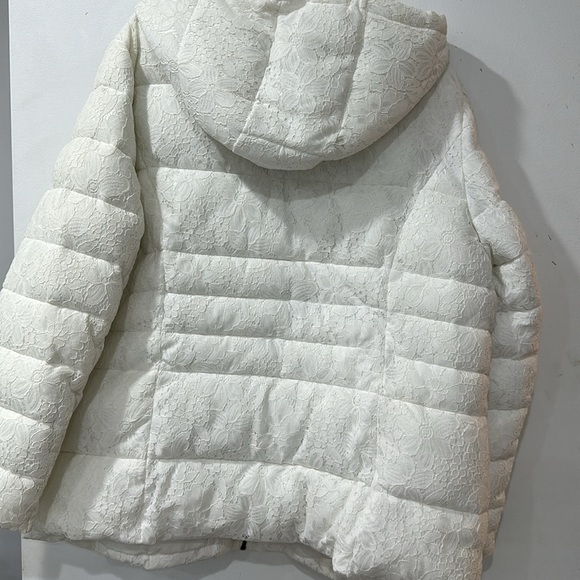 Chicos white lace puffer jacket with hood size 3 - Picture 4 of 5